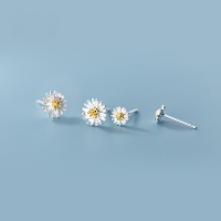 wholesale Sterling Silver Korean Style Small Fresh Daisy Ear Studs Minimalist Elegant Student Petite Floral Earrings G4552-S925 silver pair small 6MM 925 silver