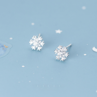 wholesale S925 Sterling Silver Fresh and Artistic Christmas-style Diamond-inlaid Snowflake Stud Earrings, Delicate and Elegant for Students G5821-S925 silver pair 925 silver