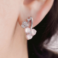 wholesale S925 Sterling Silver Three-Leaf Queen Shell Earrings for Women, Elegant Asymmetric Minimalist Vintage Style-Trefoil Earrings 925 Silver