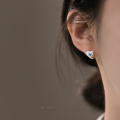 wholesale S925 Sterling Silver Blue Diamond Heart Ear Cuff Ins Style Fresh Design Heart-shaped Earrings for Women M04765-0-1