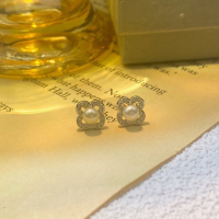 wholesale S925 Sterling Silver Four-Leaf Clover Elegant and Exquisite Freshwater Pearl Earrings, New Arrival Hot Style High-End Niche Design-Pearl Four-Leaf Clover Earrings 925 Silver