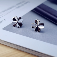 wholesale 990 Sterling Silver Lucky Four-Leaf Clover Stud Earrings for Women, Korean-style Pure Silver Student Minimalist Versatile Smooth Surface Silver Pin Earrings New Arrival-A pair of four-leaf clovers with hooks (without ear plugs) &gt; pure silver