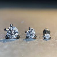 wholesale Gunmetal black S925 sterling silver dragon claw earrings, dark, cool, hip-hop style-D color white (black metal)  a pair of 10-point moissanite diamonds (20 points total)