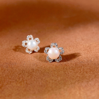 wholesale S925 Sterling Silver Petal Freshwater Pearl Earrings for Women, Floral Stud Earrings, Minimalist, Niche, Retro, Elegant, and Chic-Elegant Petal Pearl Earrings/Approx. 1.16g&gt;ED021454