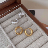 wholesale S925 Sterling Silver Chanel-style Quilted Earrings for Women, Korean New Arrival, Versatile High-end French Stud Earrings-Bright silver (pure silver)