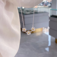 wholesale S925 Silver Gold-Plated Three Small Daisy Necklace for Women, Sweet, Niche, Fashionable, Artistic, and Elegant-Three Little Daisies--Silver and White 925 Silver
