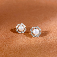 wholesale S925 Sterling Silver Freshwater Pearl Earrings for Women, Fresh and Sweet Four-Leaf Clover Floral Earrings, Light Luxury Style Gift for Best Friends-Flower Four-Leaf Clover Pearl Earrings/Approx. 1.6g&gt;ED021348