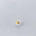 wholesale S925 Silver Women's Korean-style Fresh and Cute Daisy Flower Necklace, Elegant and Sweet Daisy Collarbone Chain D5221-0-1