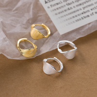 wholesale S925 Sterling Silver Fresh and Sweet Ins Style Niche Design Geometric Texture Twist Ear Clasp M06028-S925 silver pair gold 925 silver