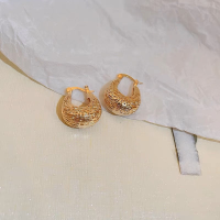 wholesale S925 Silver Hollow-Out Ear Clasp Small Luxury Earrings French Retro Elegant Studs Unique Elegant Earrings-xb691-copper plated gold