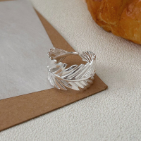 wholesale S925 silver hollow-out leaf ring for women, small and unique, fashionable with a sense of sophistication, feather leaf ring, versatile-Sterling silver