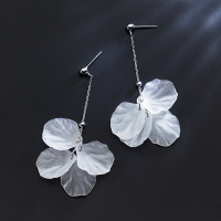 wholesale Sterling Silver S925 Petal Earrings for Women, Fashion Korean Style Small Fresh White Petal Flower Sweet Earring Accessories G0639-S925 silver pair