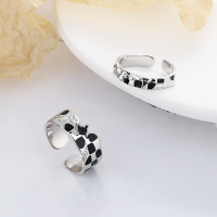 wholesale S925 sterling silver Korean-style dark gothic black grid resin inlaid diamond irregular geometric open ring-DJ1190/B model is approximately 2.8 grams. The opening is adjustable.